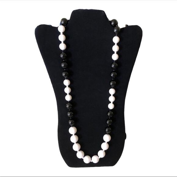 Vintage 1980’s Monet Lucite Black and White Bead Necklace Gold Toned Clasp - Picture 5 of 9